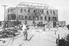 建設中の病院とエドガー・ケイシー